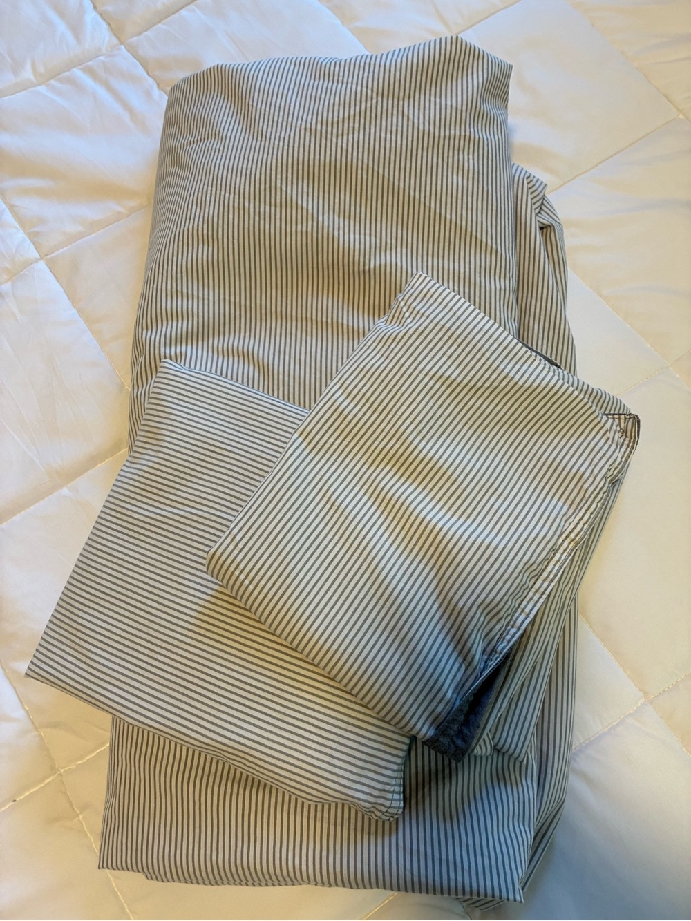 IKEA Blavinda Duvet cover set Full/Queen Gray white pinstriped Reversible EUC